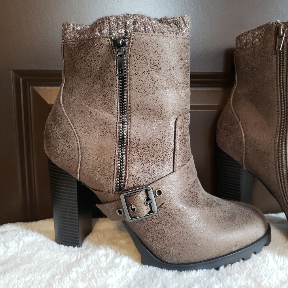 Shoe Dazzle Ankle Boots